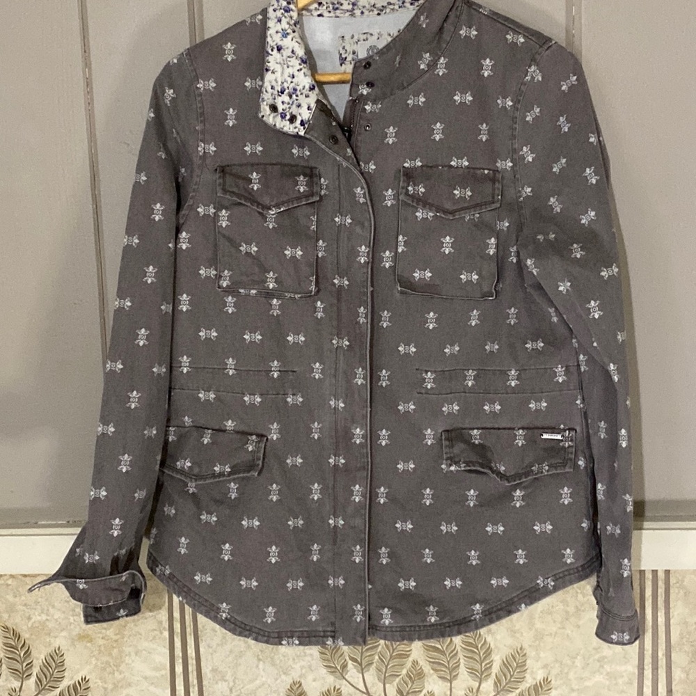 ELEMENT lightweight front pocket jacket in gray and white dice M in EUC